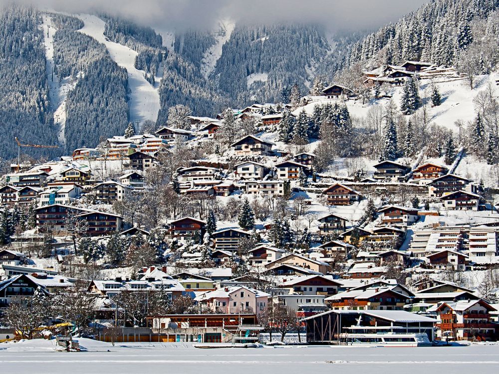 zell am see gezien vanaf de zeller see