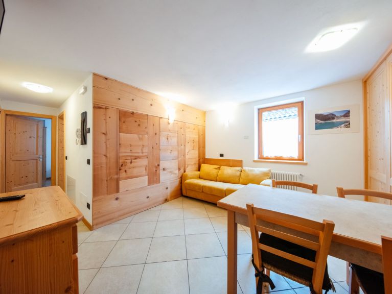 Chalet Mantel