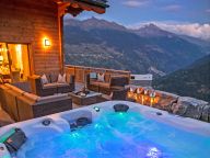 Chalet Des Etoiles Les Masses met buiten-whirlpool-3