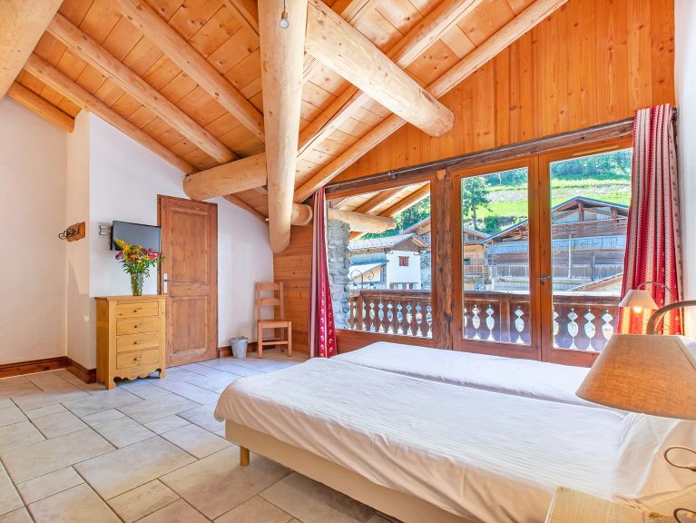 Chalet Père Marie met buiten-whirlpool  en sauna