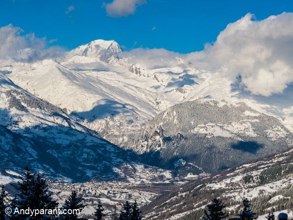 Skidorp Relatief grote wintersportplaats bij het immense Paradiski-1