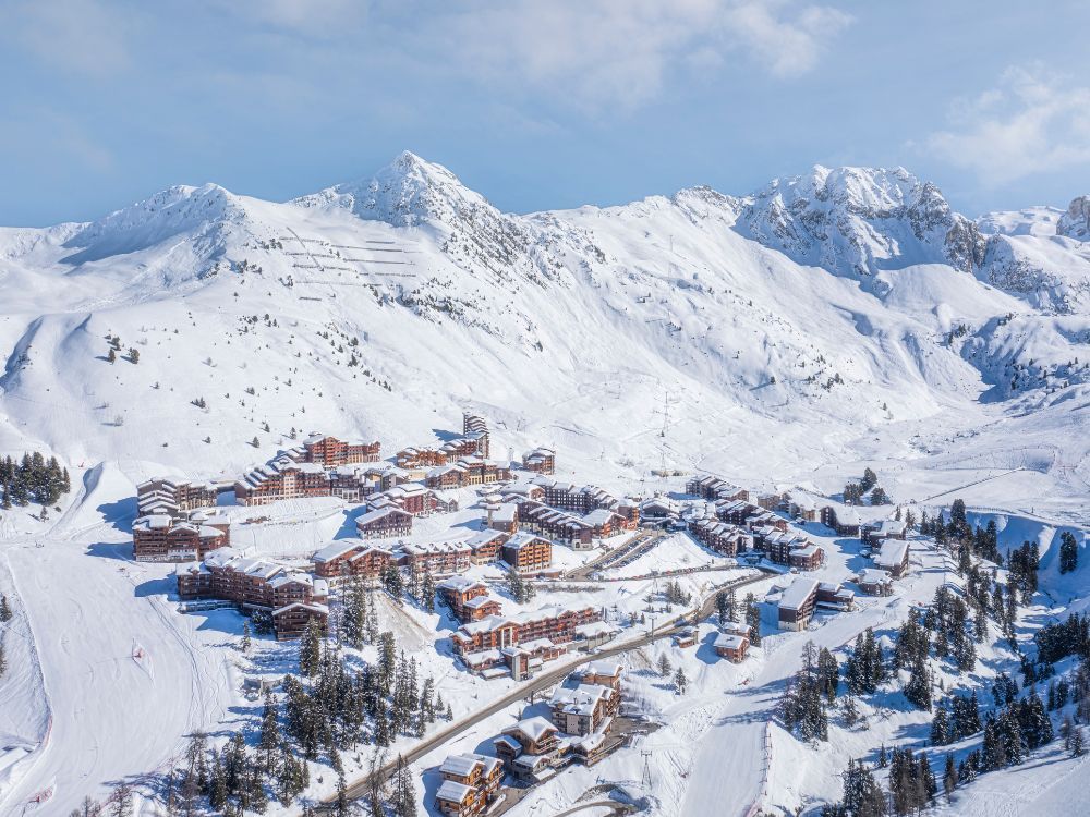 Luchtfoto van La Plagne in winter