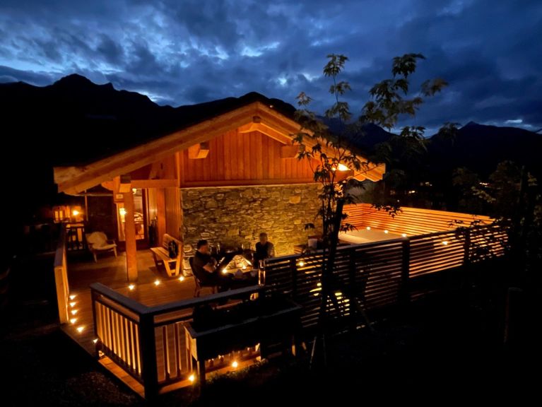 Chalet Caseblanche Felicita met houtkachel en buiten-whirlpool