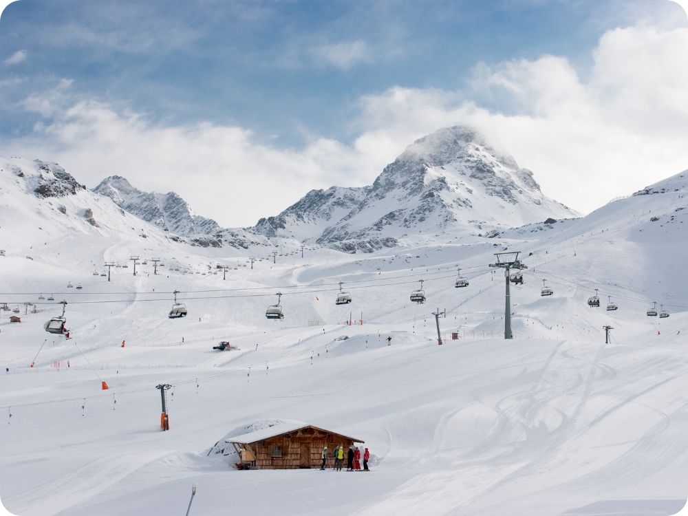 hooggelegen skigebied maart