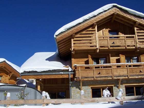 Chalet Le Loup Lodge met privé zwembad en sauna