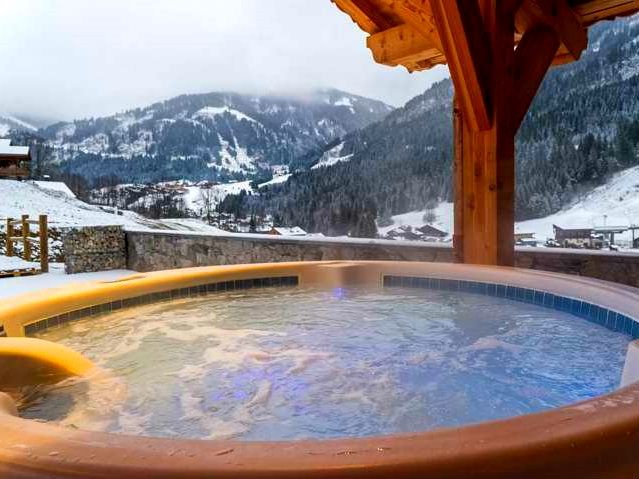 Chalet Emilie met buiten-whirlpool