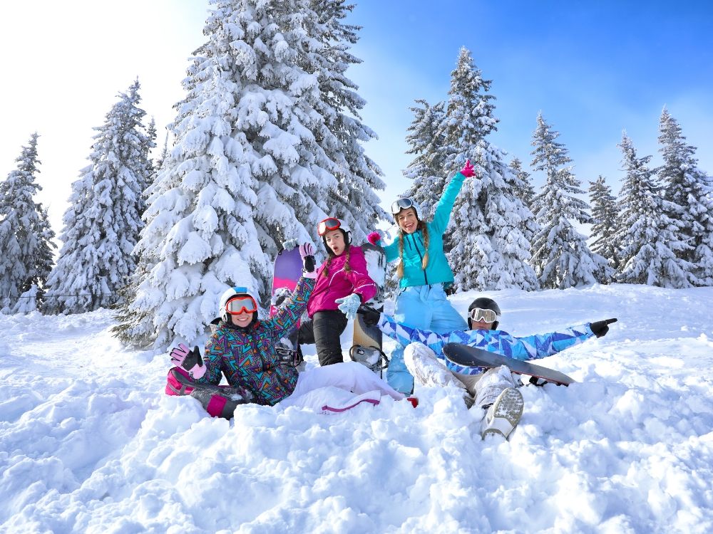 familie sneeuw wintersport
