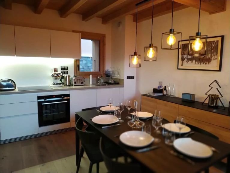Chalet Caseblanche Selini met houtkachel en sauna