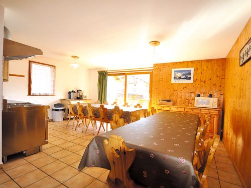 Chalet Les Flocons - 19 personen