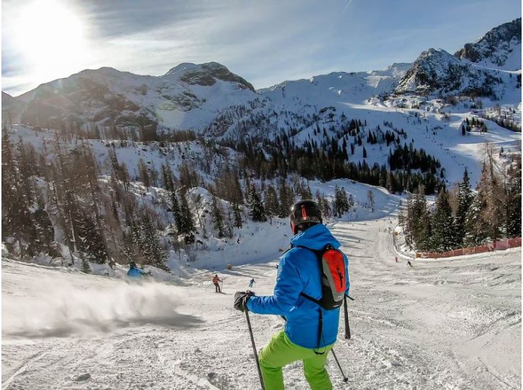 Skiër op de piste