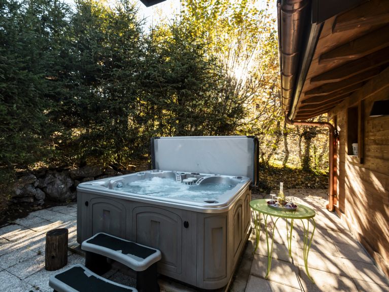 Chalet-appartement l'Ours met buiten-whirlpool