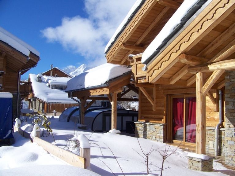 Chalet Le Prestige Lodge met privé-zwembad