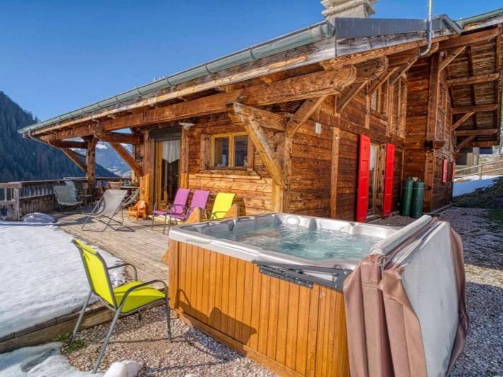 Chalet Les 2 Vallees met buiten-whirlpool en sauna