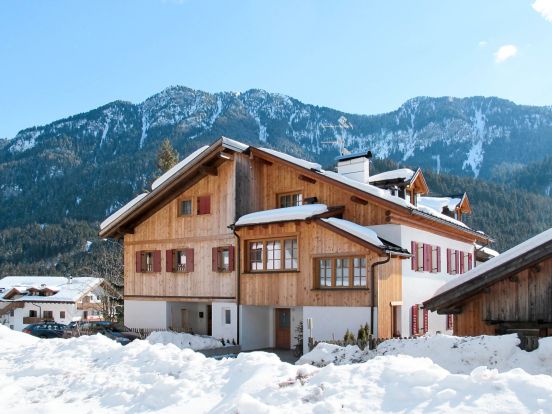 Chalet Mantel-1