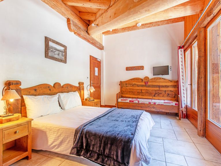 Chalet Père Marie met buiten-whirlpool  en sauna