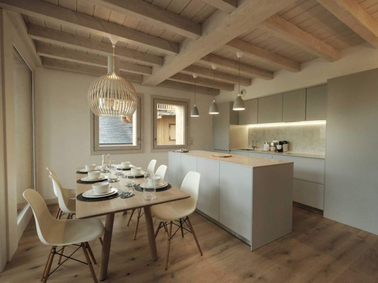 Chalet Caseblanche Retreat met houtkachel en sauna