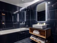 Appartement L'Orée du Bois met buiten-whirlpool-21