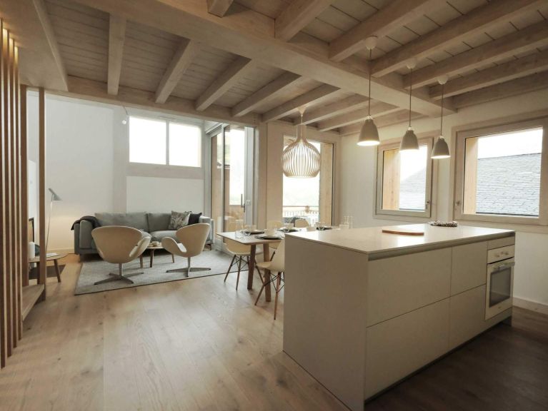 Chalet Caseblanche Retreat met houtkachel en sauna