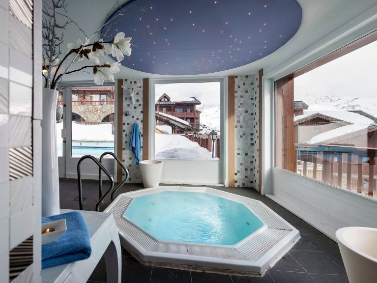 Chalet-appartement Résidence Village Montana met open haard en sauna