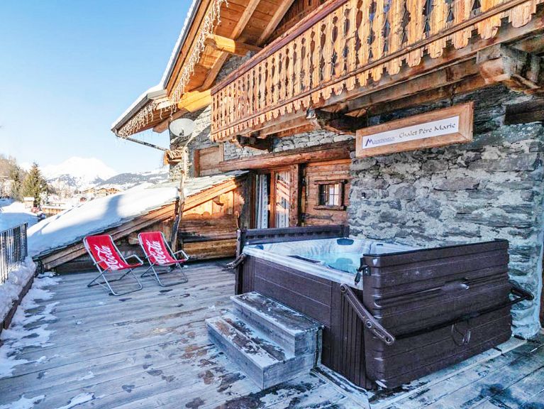 Chalet Père Marie met buiten-whirlpool  en sauna