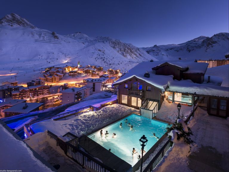 Chalet-appartement Résidence Village Montana met open haard en sauna