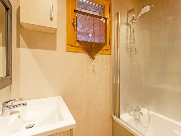 Chalet Balcon du Paradis met buiten-whirlpool en sauna