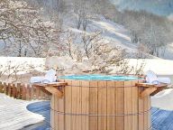 Chalet de Claude met sauna en outdoor hot tub-21