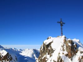 Skivakantie Sölden Kruis op berg