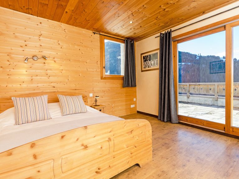 Chalet Balcon du Paradis met buiten-whirlpool en sauna