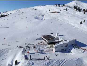 Skidorp Wintersportdorp met veel Nederlanders en veel après-ski-4