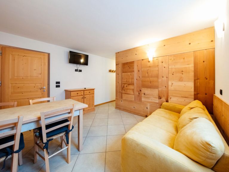 Chalet Mantel