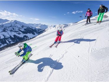 Skidorp Makkelijk bereikbaar wintersportdorp met gezellige après-ski-2