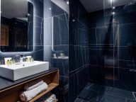 Appartement L'Orée du Bois met buiten-whirlpool-17