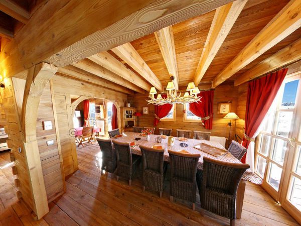 Chalet de L'Altiport Melusine met sauna en whirlpool