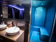 Chalet le Mas des Neiges met whirlpool en hammam-23