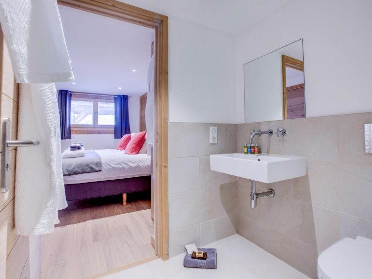 Chalet Les Trois Bonheurs met buiten-whirlpool