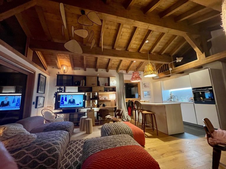 Chalet Caseblanche Felicita met houtkachel en buiten-whirlpool