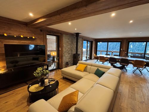 Chalet "La Vora" with Mountain Views, Private Terrace and Wi-Fi