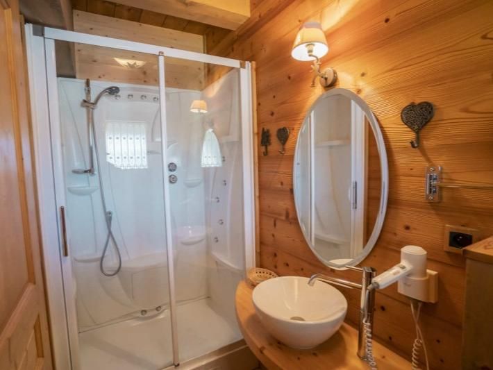 Chalet Le Noisetier met buiten-whirlpool
