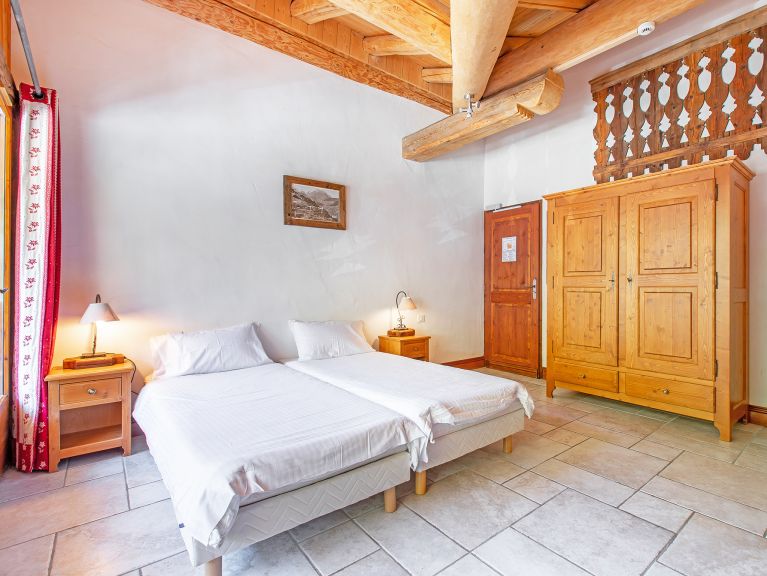 Chalet Père Marie met buiten-whirlpool  en sauna