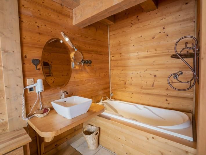 Chalet Le Noisetier met buiten-whirlpool