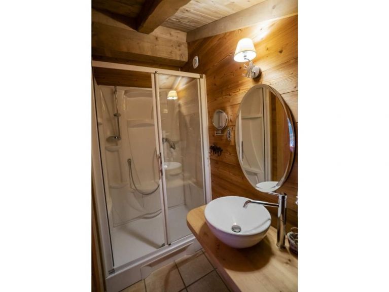 Chalet Le Noisetier met buiten-whirlpool