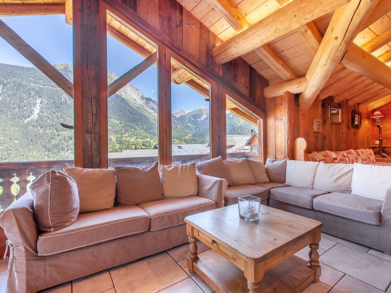 Chalet Père Marie met buiten-whirlpool  en sauna