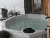 Chalet La Couqueille met buiten-whirlpool-30