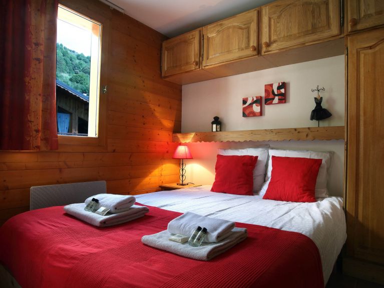 Chalet Loriquet Jaune