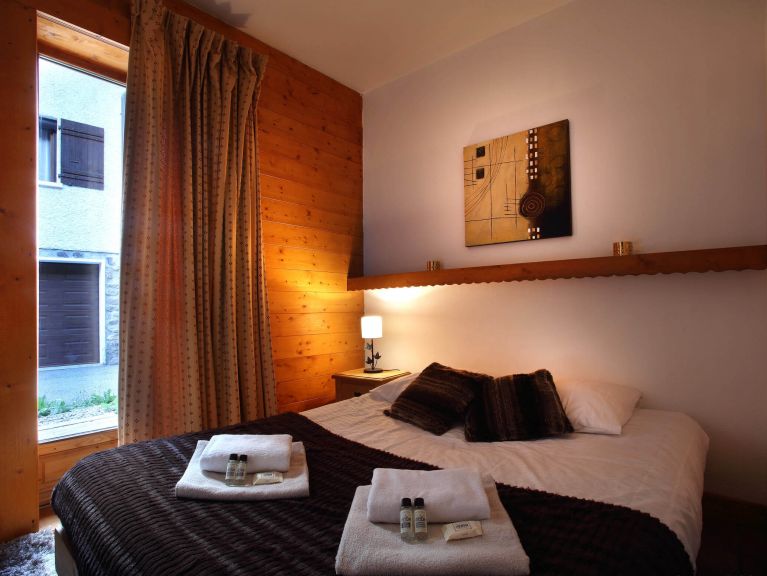 Chalet Loriquet Jaune