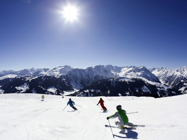 Skidorp Makkelijk bereikbaar wintersportdorp met gezellige après-ski-1