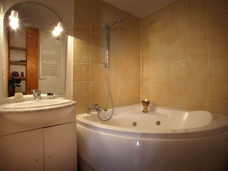 Chalet Loriquet Jaune