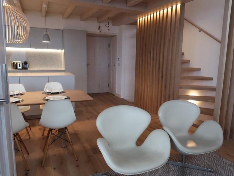 Chalet Caseblanche Retreat met houtkachel en sauna