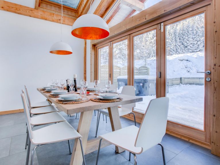 Chalet Les Trois Bonheurs met buiten-whirlpool